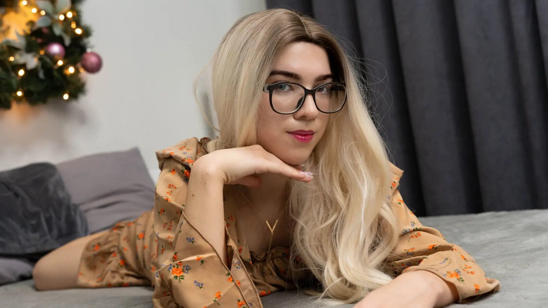 MikuNakano from Live Jasmin